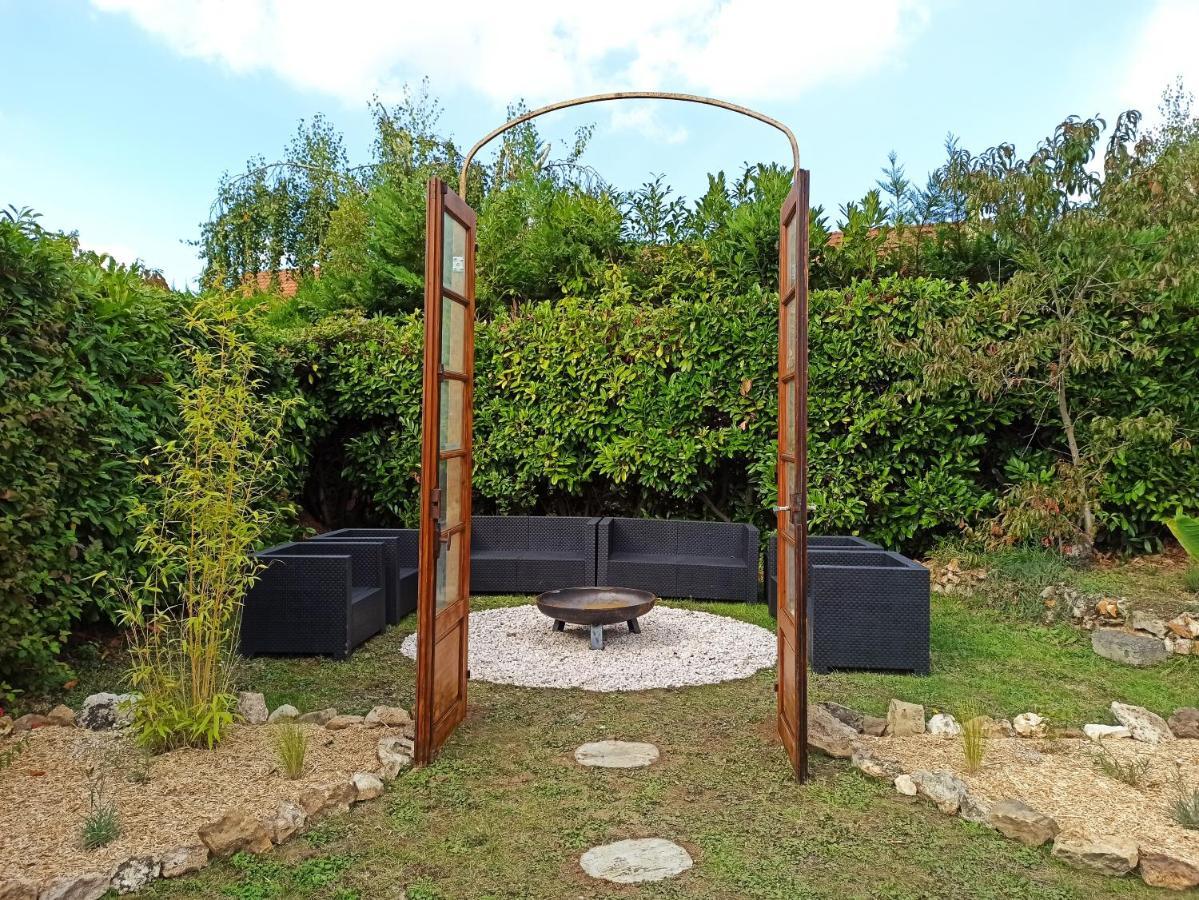 La Taniere Aux Loups Villa Montevrain Ngoại thất bức ảnh